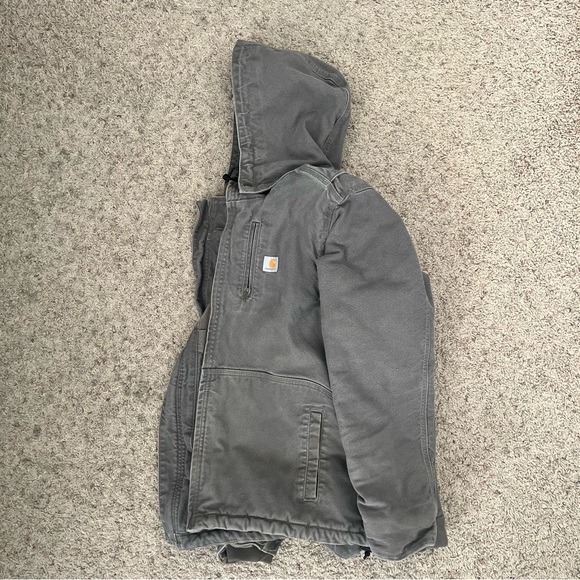 Women’s Sherpa-Lined Carhartt Jacket - Picture 4 of 6